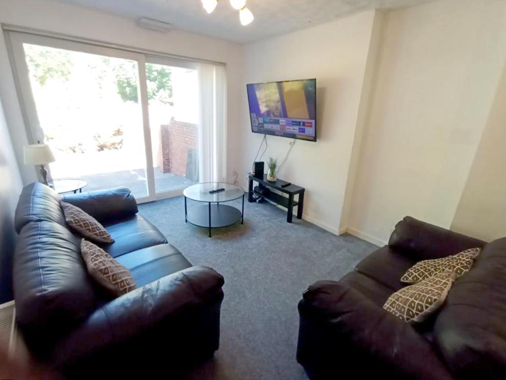 Cozy 4 Bedroom House In Smethwick With 4 Bathrooms Perfect For Contractors And Families Birmingham Kültér fotó