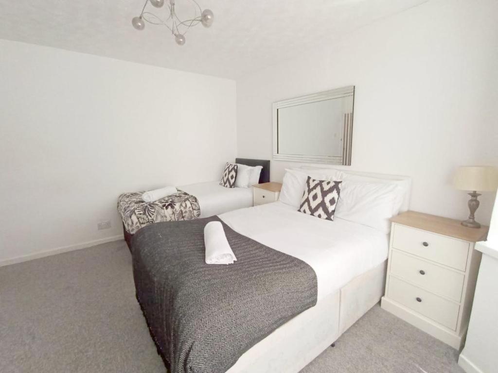 Cozy 4 Bedroom House In Smethwick With 4 Bathrooms Perfect For Contractors And Families Birmingham Kültér fotó