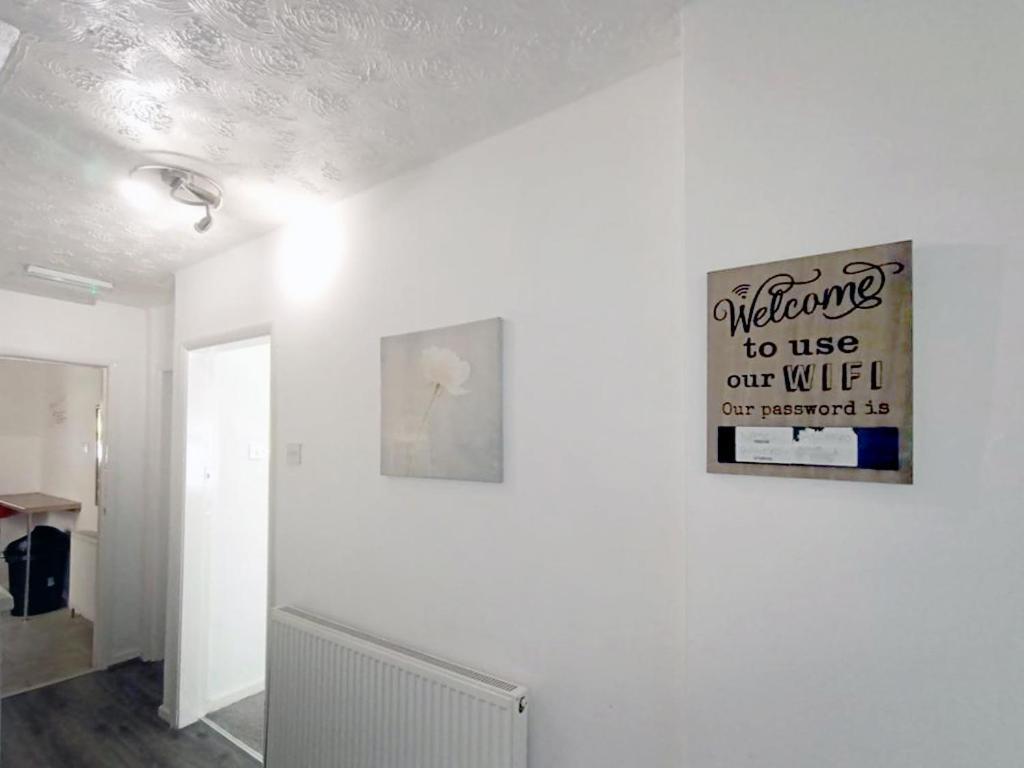 Cozy 4 Bedroom House In Smethwick With 4 Bathrooms Perfect For Contractors And Families Birmingham Kültér fotó