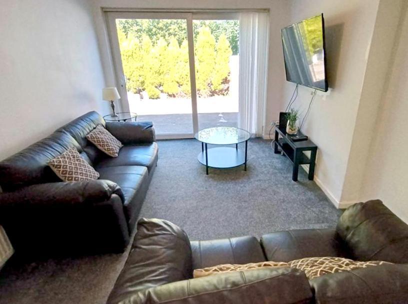 Cozy 4 Bedroom House In Smethwick With 4 Bathrooms Perfect For Contractors And Families Birmingham Kültér fotó