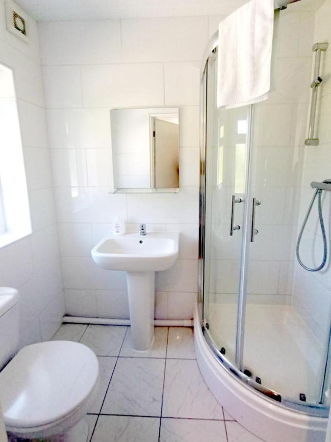 Cozy 4 Bedroom House In Smethwick With 4 Bathrooms Perfect For Contractors And Families Birmingham Kültér fotó