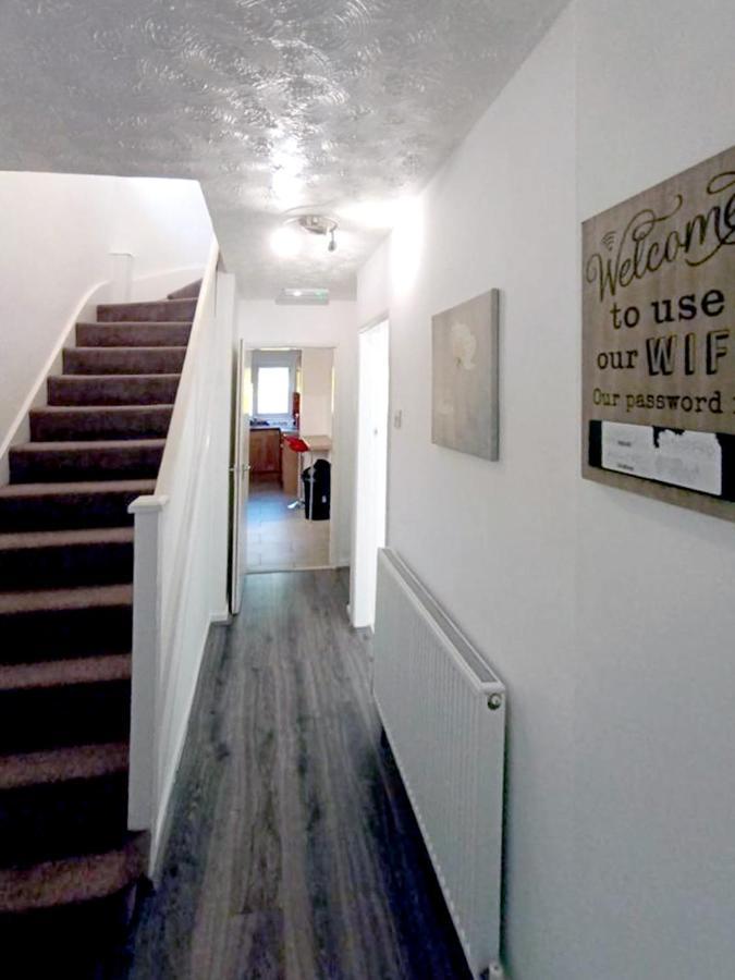 Cozy 4 Bedroom House In Smethwick With 4 Bathrooms Perfect For Contractors And Families Birmingham Kültér fotó