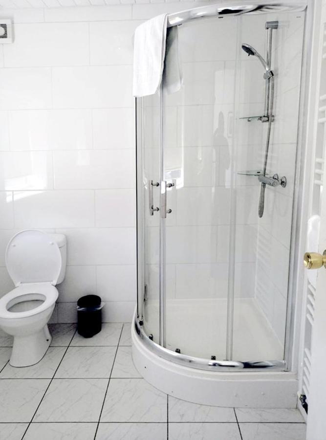 Cozy 4 Bedroom House In Smethwick With 4 Bathrooms Perfect For Contractors And Families Birmingham Kültér fotó