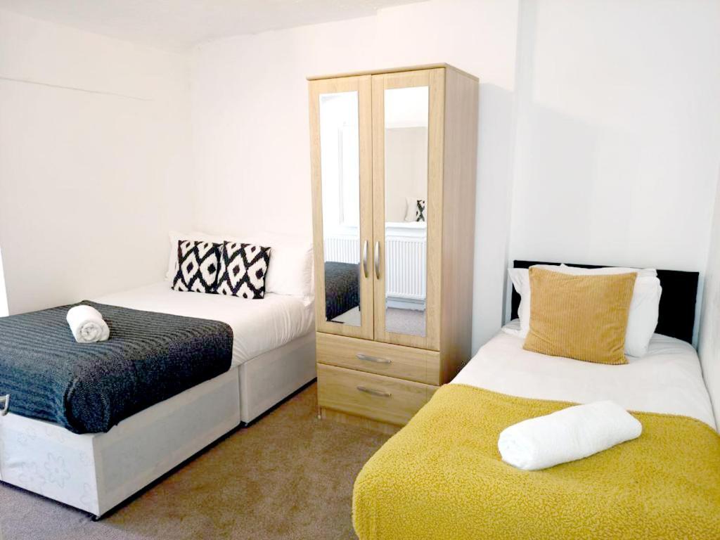 Cozy 4 Bedroom House In Smethwick With 4 Bathrooms Perfect For Contractors And Families Birmingham Kültér fotó
