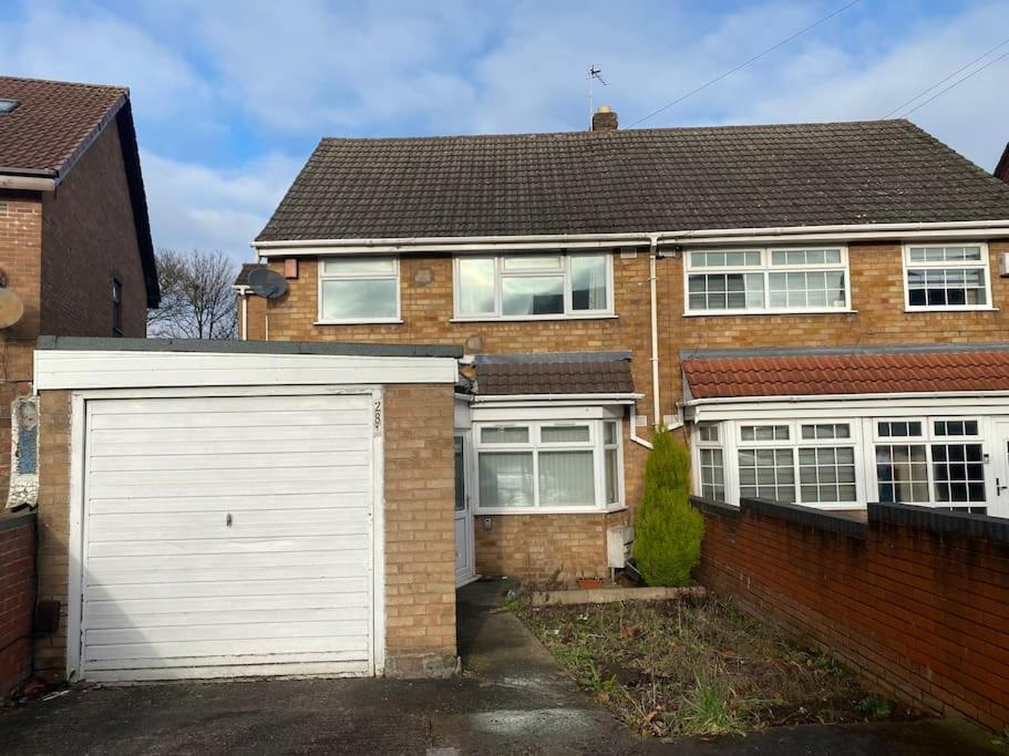 Cozy 4 Bedroom House In Smethwick With 4 Bathrooms Perfect For Contractors And Families Birmingham Kültér fotó